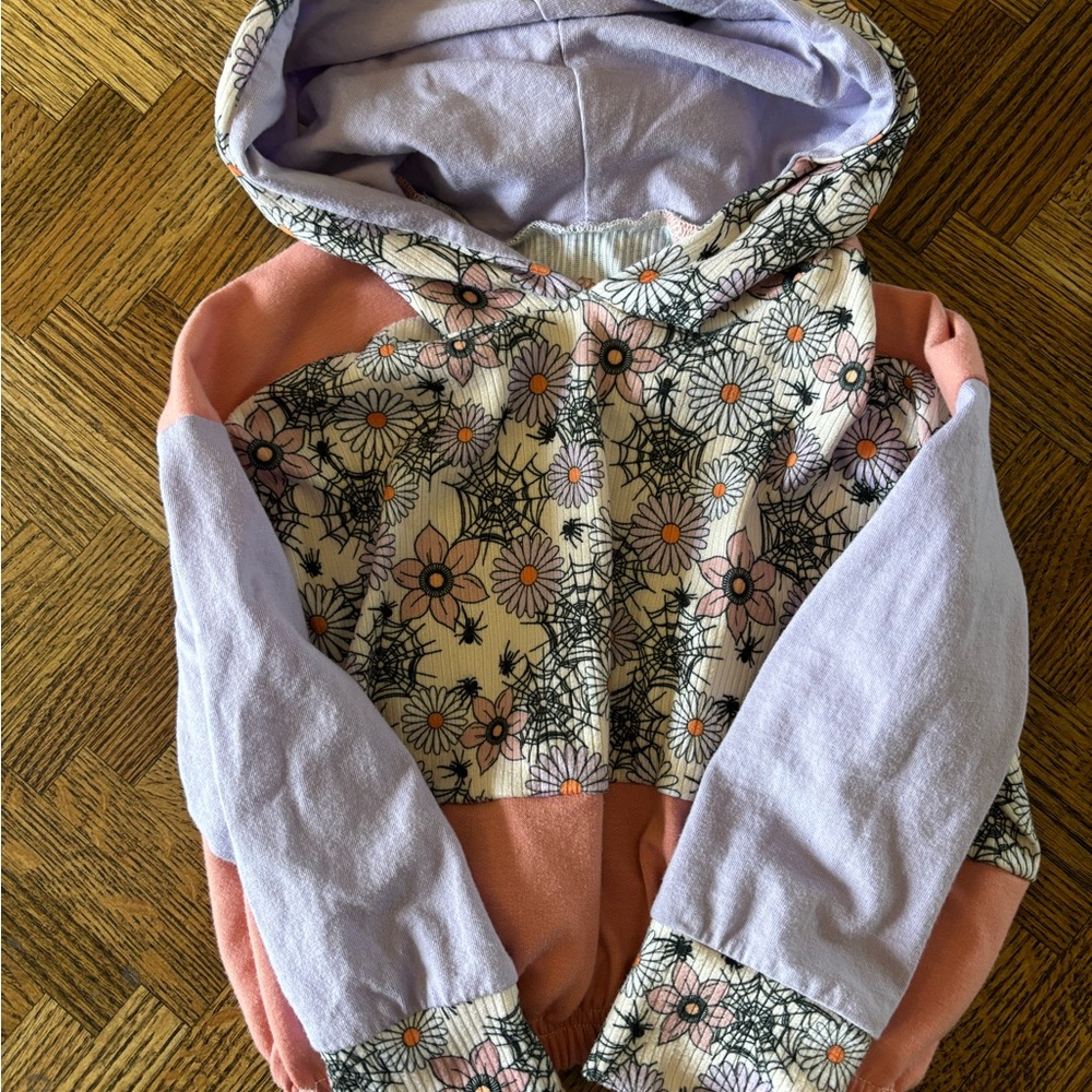 Floral spider colorblock hoodie 3T
